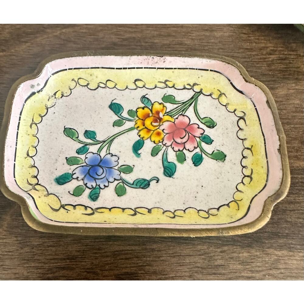 Charming Vintage Chinese Canton Enamel  Copper Miniature Trinket/Salt Dishes Set - Picture 8 of 9